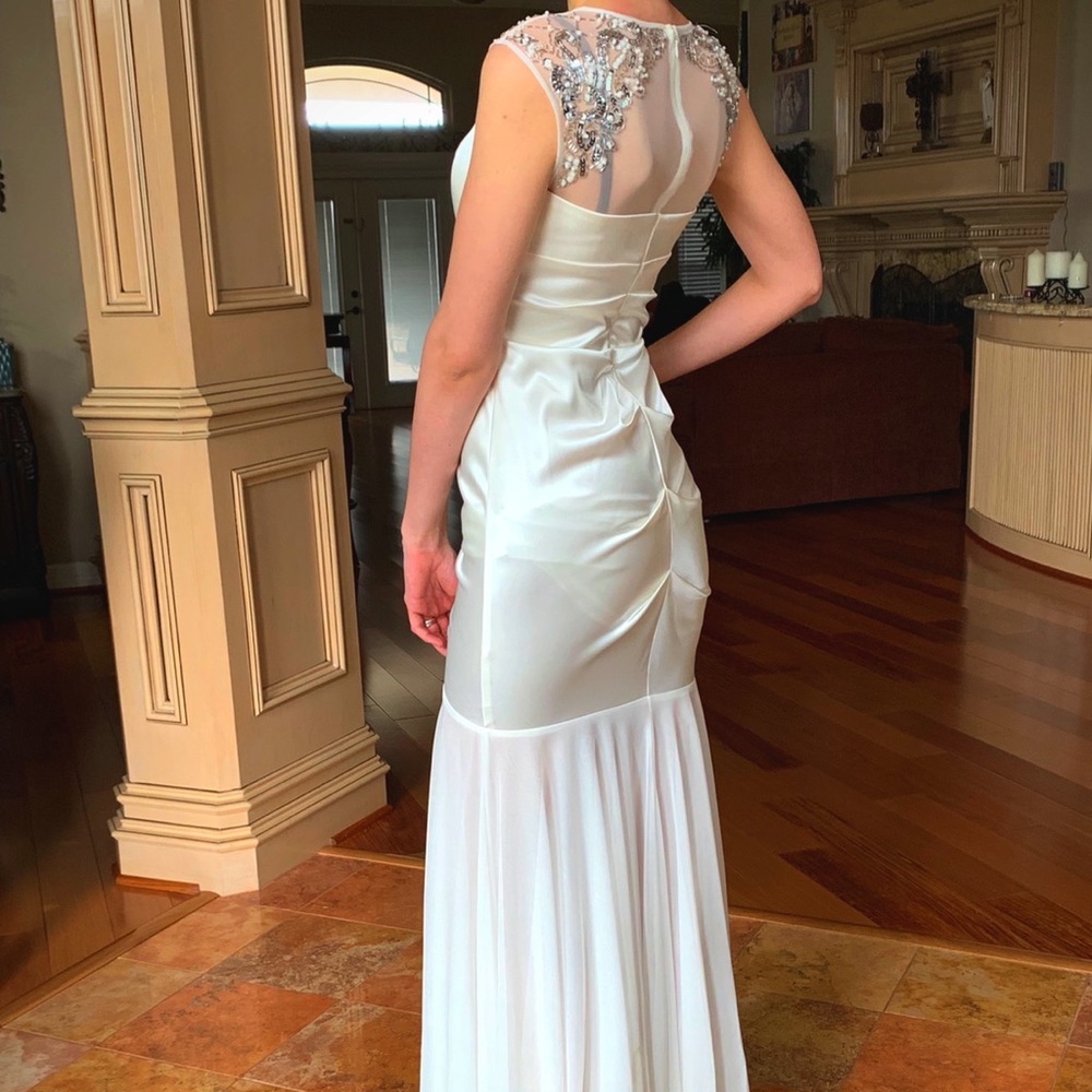 Stunning evening gown!😍